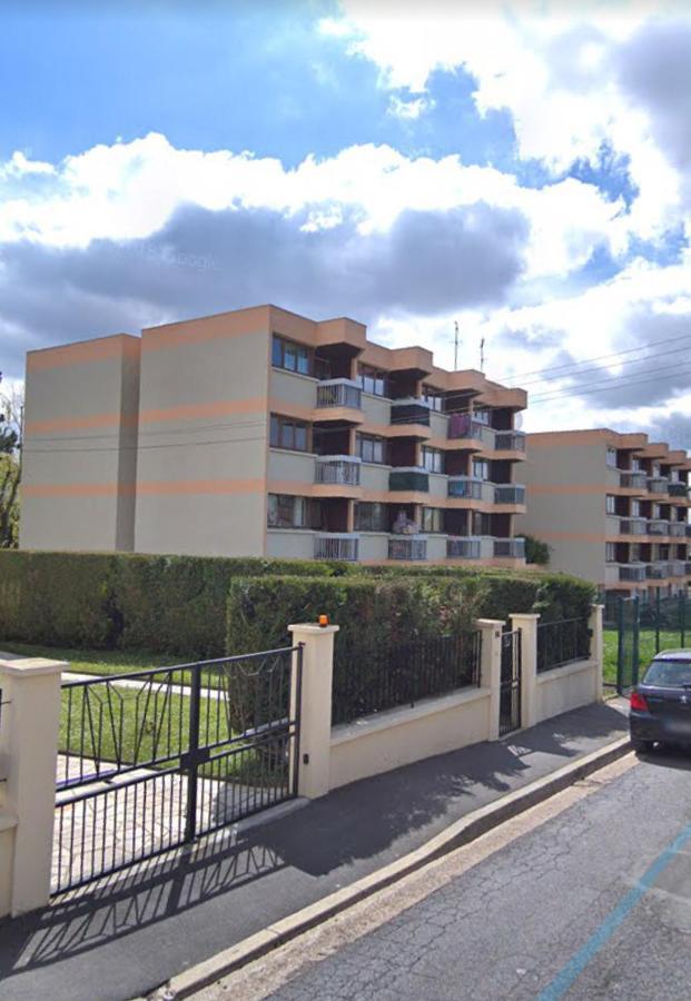 Studio Equipe Pres De Paris Argenteuil Exterior photo