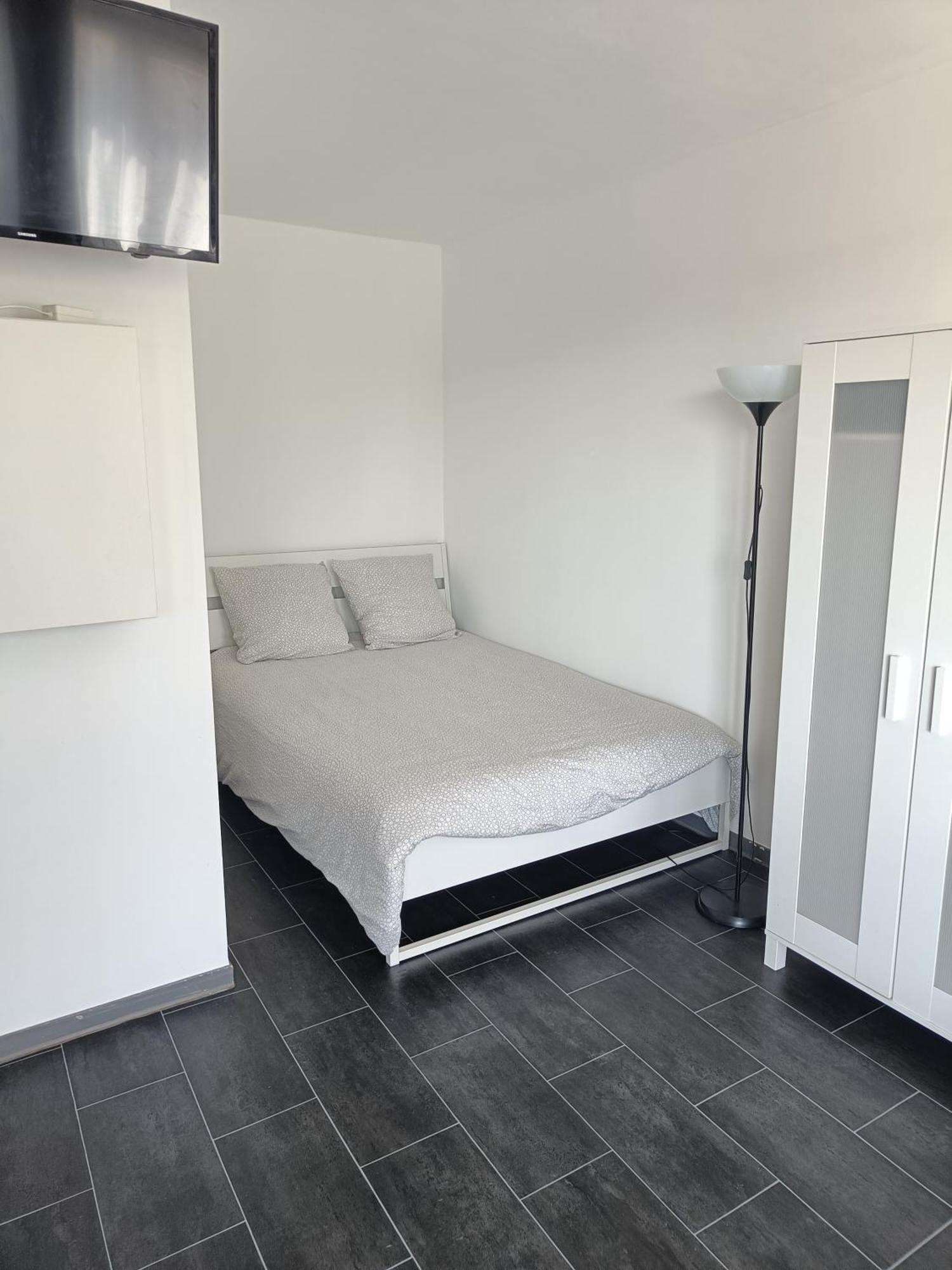 Studio Equipe Pres De Paris Argenteuil Exterior photo